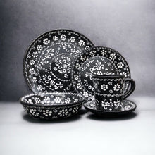 Cargar imagen en el visor de la galería, Vajilla fondo negro