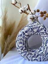 Cargar imagen en el visor de la galería, FLORERO DONA